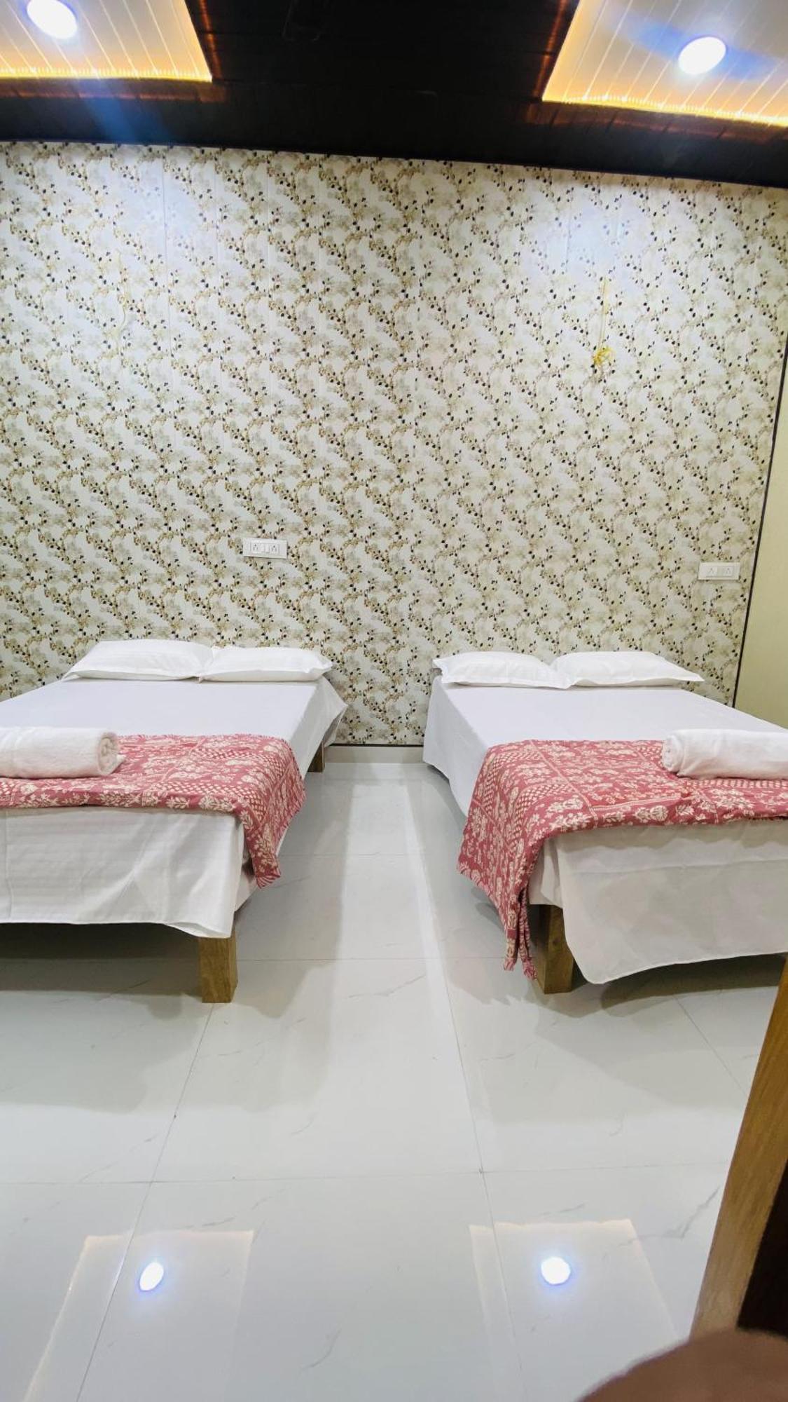 Mandir Saket Bhawan Hotel Ayodhya Екстериор снимка