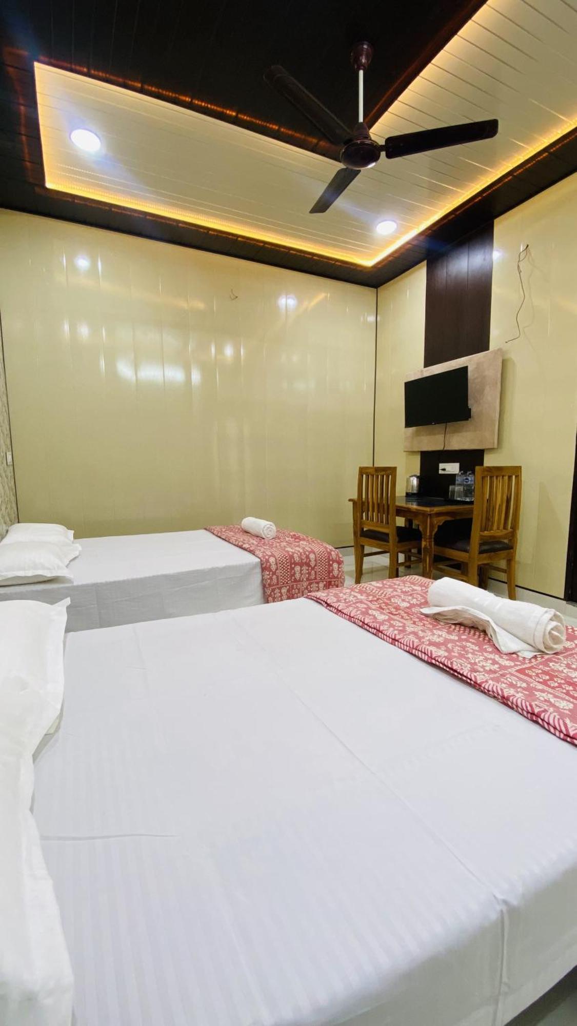 Mandir Saket Bhawan Hotel Ayodhya Екстериор снимка
